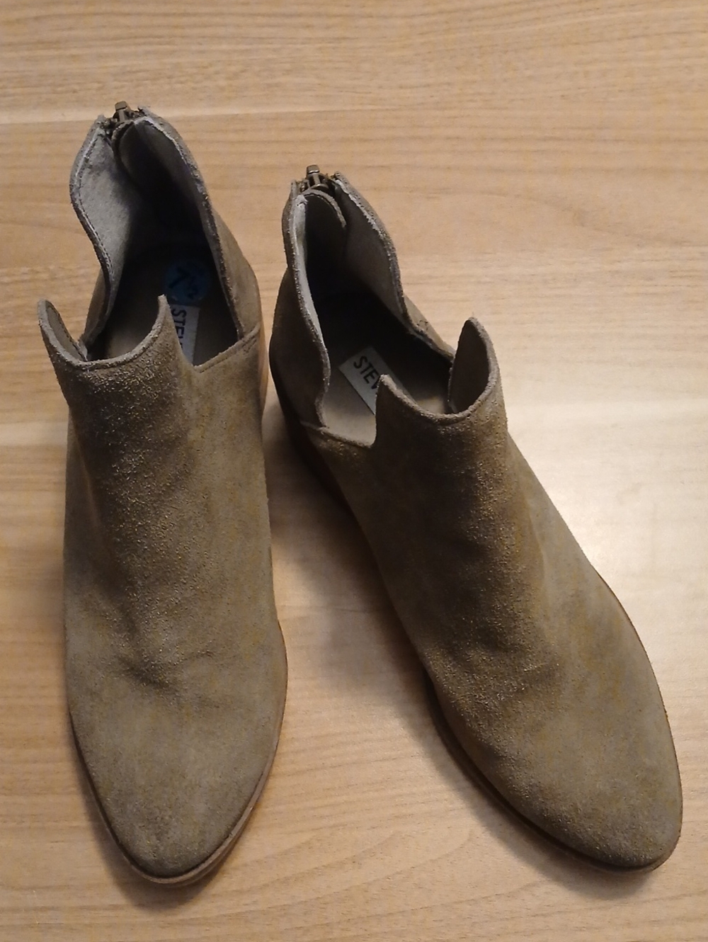 Steve Madden "Lancaster" Taupe Suede Ankle Booties in Size 7.5M